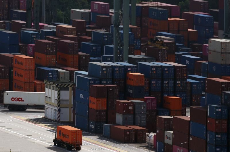 Singapore's April exports rise 12.4% y/y, significantly higher than forecast