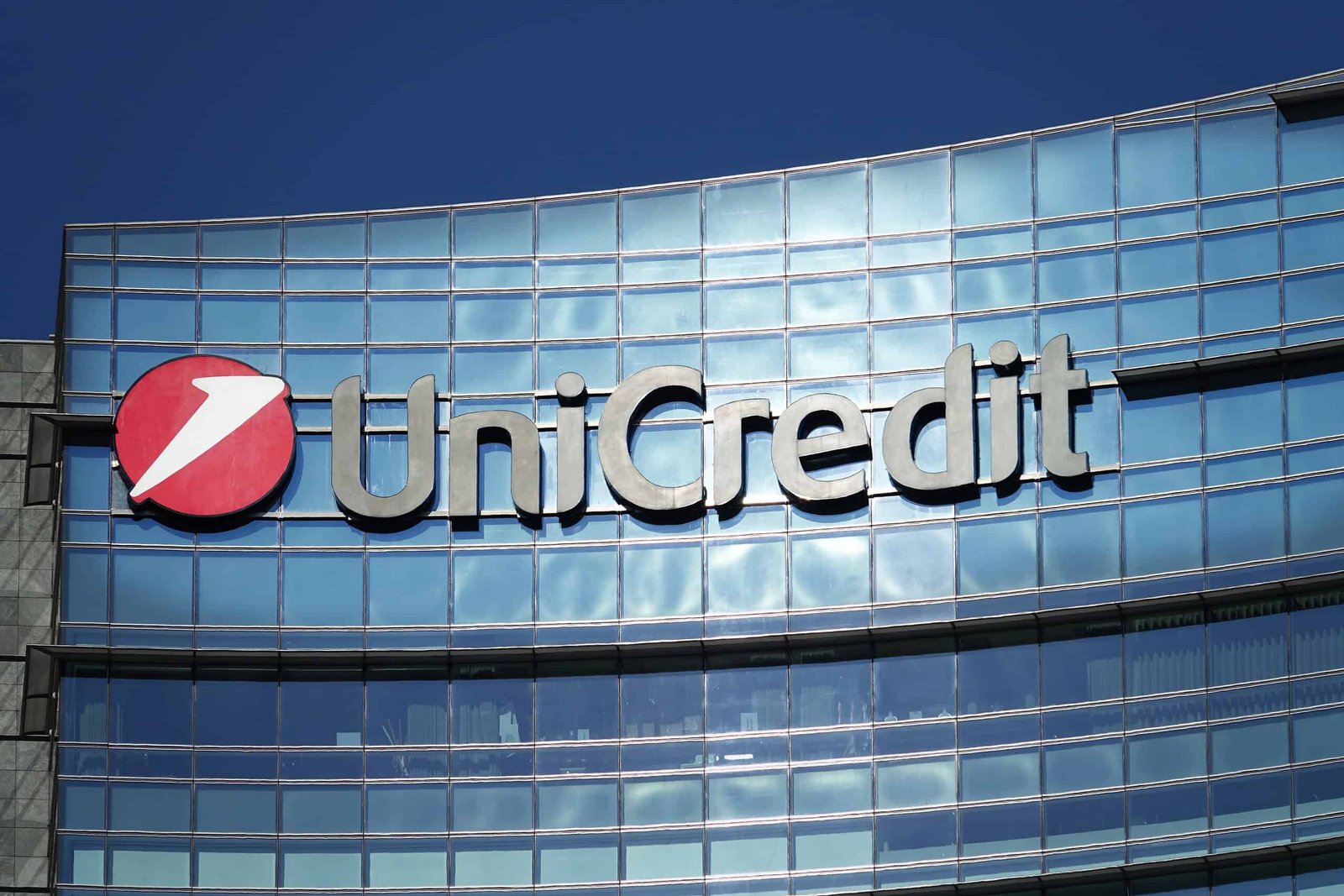Germany Approves UniCredit Stake In Commerzbank