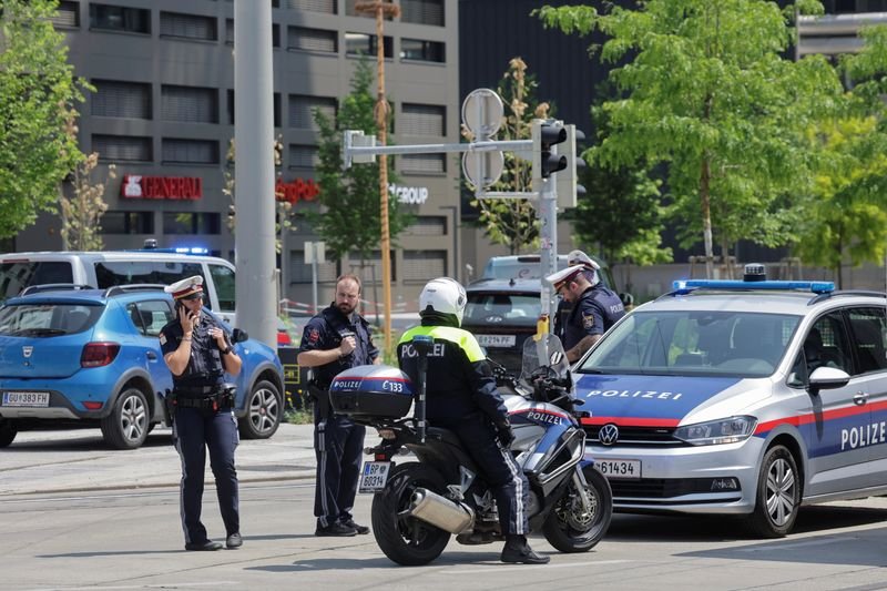 Austrian police say non-functional pipe bomb found at suspect's home