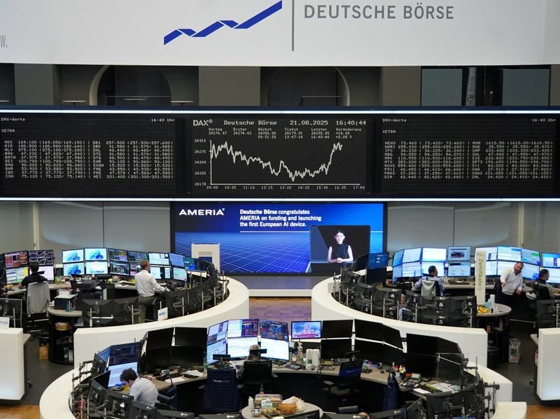 European shares edge up ahead of Powell's speech