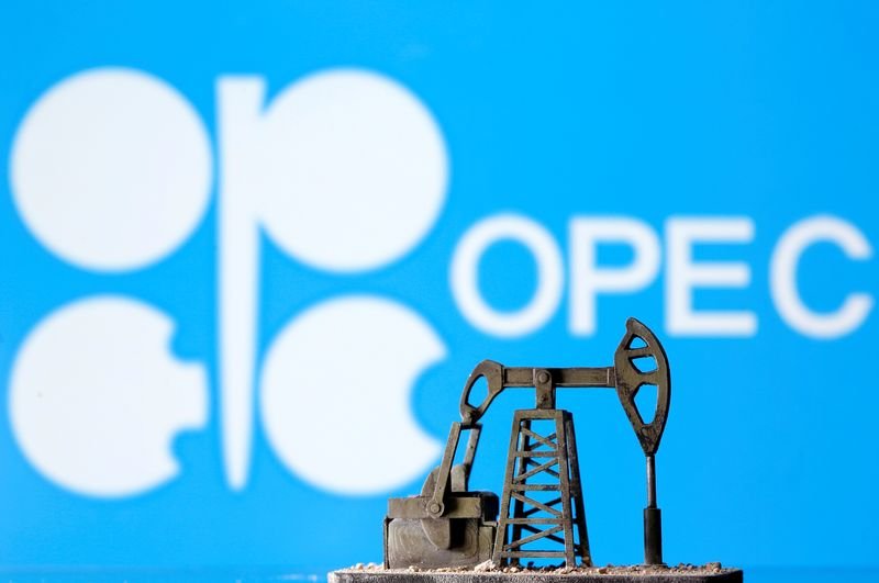 Oil slumps to 16-week low on U.S. shutdown and possible OPEC+ plans